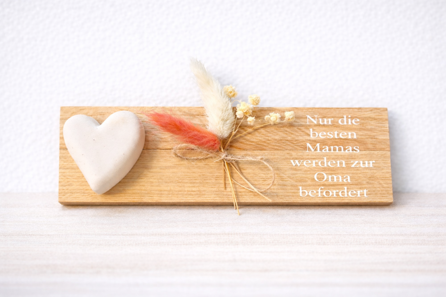 Holzschild mit Herz & Trockenblumen – Geschenk für Mama / Oma