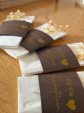 Freudentränen 10er Set Hochzeit – Taschentücher mit Trockenblumen & Goldkarte
