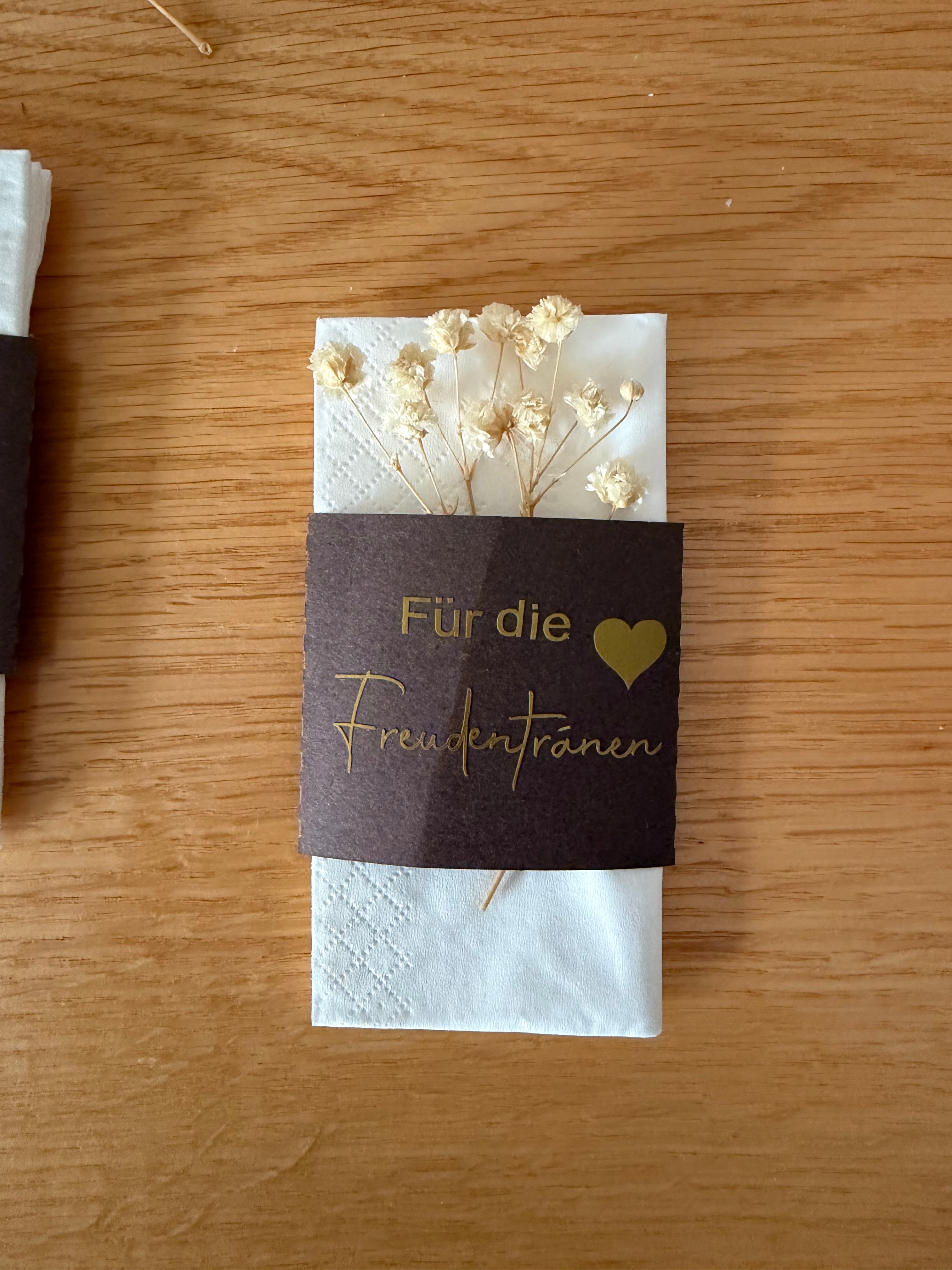 Freudentränen 10er Set Hochzeit – Taschentücher mit Trockenblumen & Goldkarte
