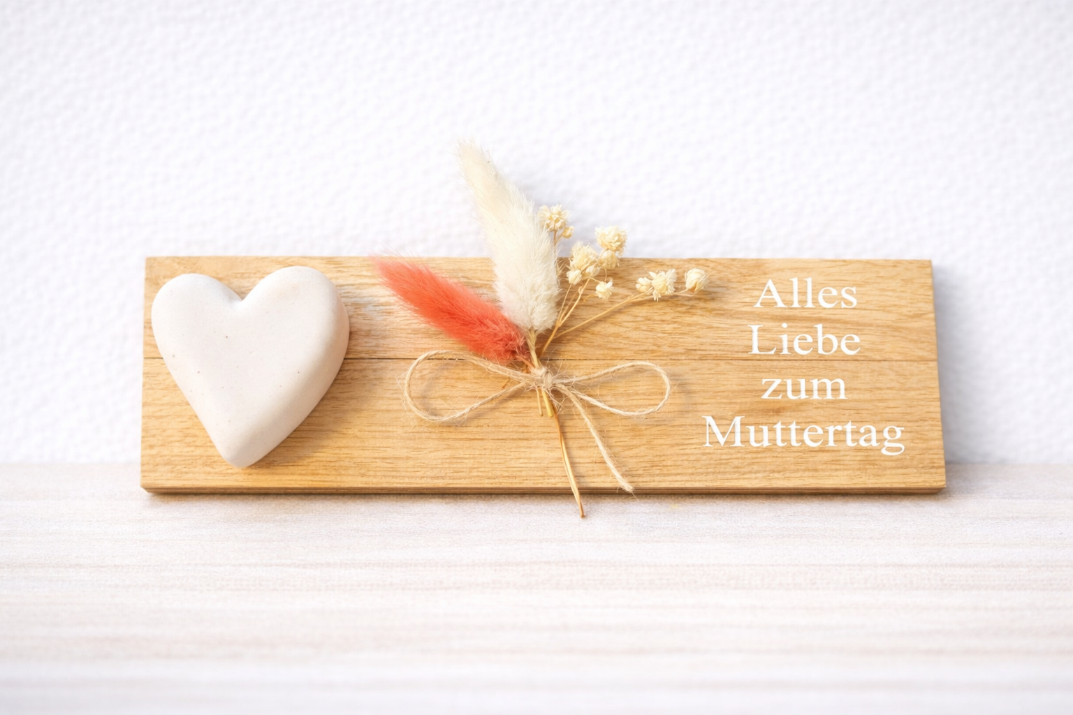 Holzschild mit Herz & Trockenblumen – Geschenk für Mama / Oma